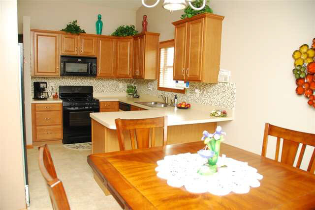 1713 Kershner Ln, Elkhart, IN 46514 photo 4