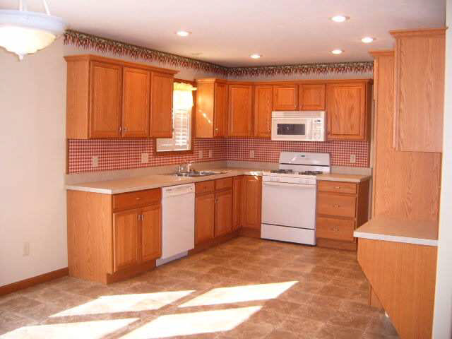 1014 Lucerne Dr, Goshen, IN 46526 photo 4