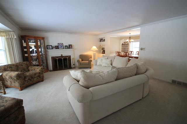 1517 Dogwood Dr, Elkhart, IN 46514 photo 2