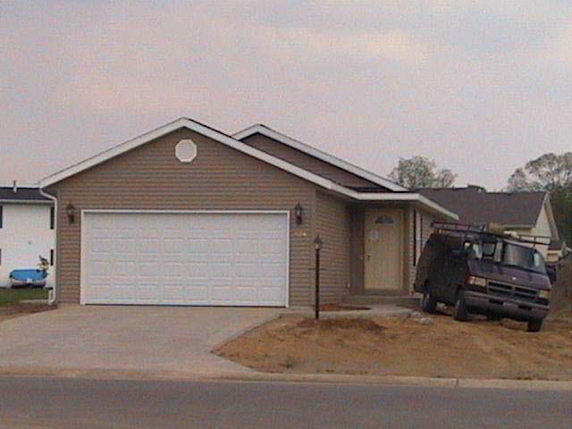 904 Eagle Dr, Goshen, IN 46526 photo 1