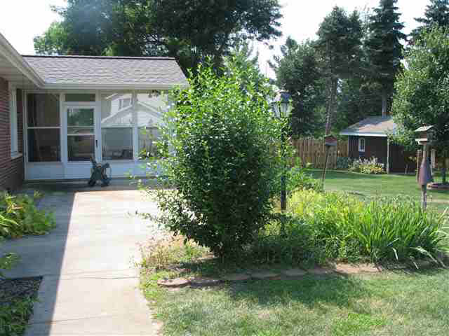 19753 Bluff Dr, Goshen, IN 46526 photo 2