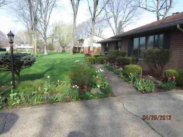28833 Oakwood Pl, Elkhart, IN 46514 photo 2