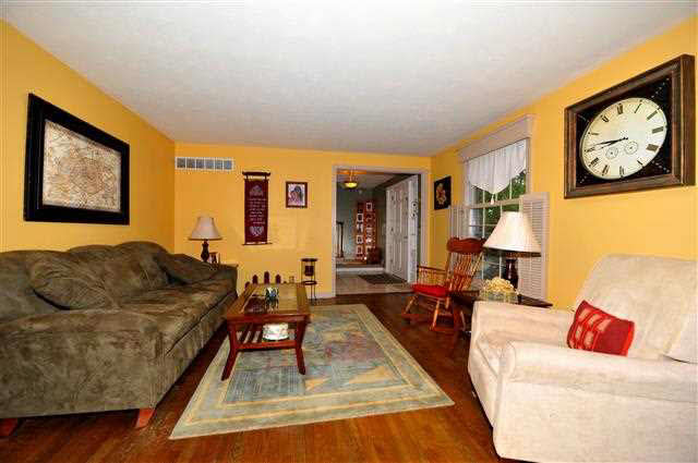 1721 Canterbury Dr, Elkhart, IN 46514 photo 6