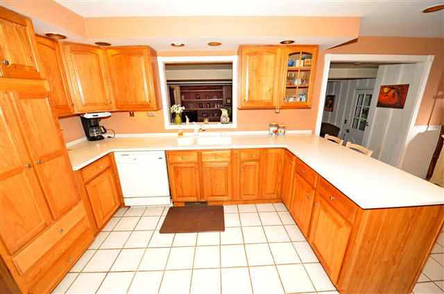 1721 Canterbury Dr, Elkhart, IN 46514 photo 9