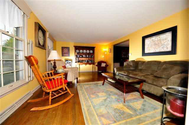 1721 Canterbury Dr, Elkhart, IN 46514 photo 4