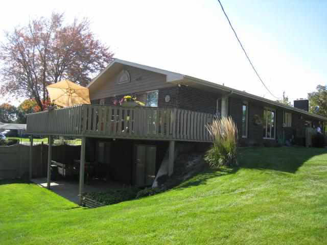 58298 Oakwood Ct, Elkhart, IN 46516 photo 2