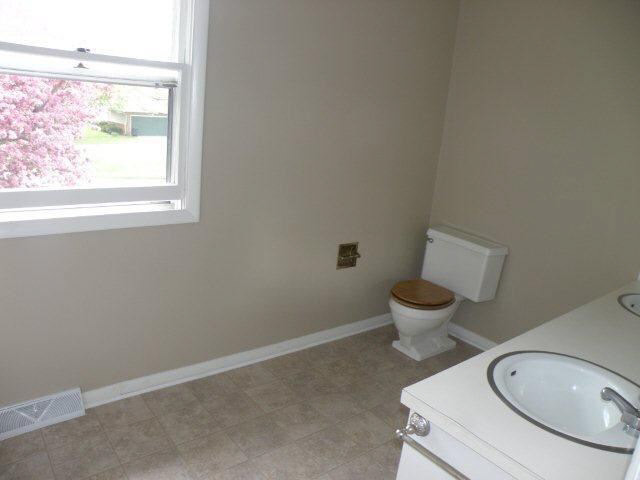 22591 Briarhill Dr, Goshen, IN 46528 photo 17