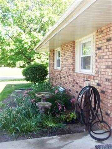1103 E Marion St, Nappanee, IN 46550 photo 9