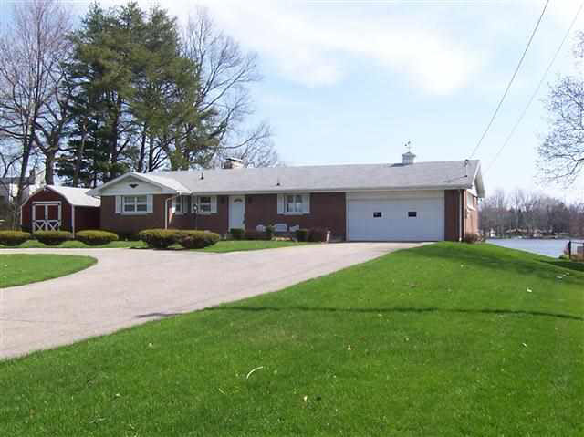 55834 Riverview Manor Dr, Elkhart, IN 46514 photo 1