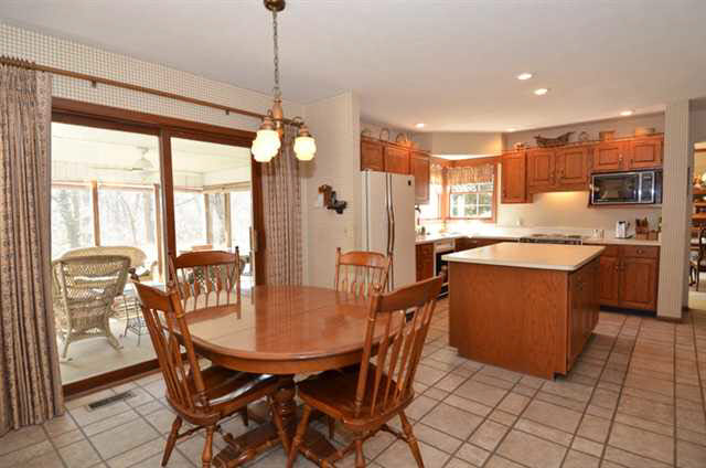 24118 Coral Ln, Elkhart, IN 46516 photo 3