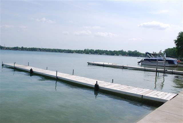 26132 Lake Dr, Elkhart, IN 46514 photo 2