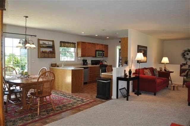 1105 E Country Ln, Shipshewana, IN 46565 photo 2