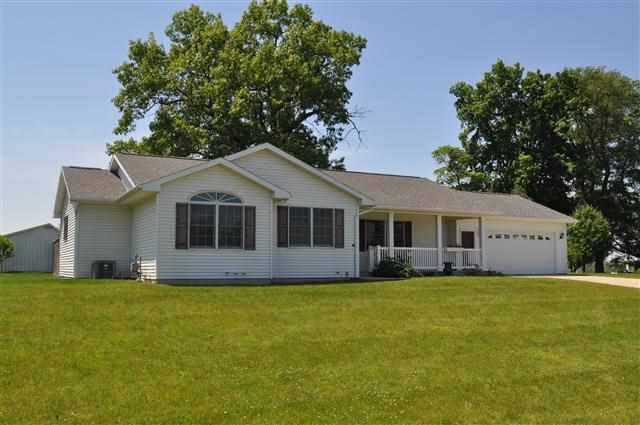1105 E Country Ln, Shipshewana, IN 46565 photo 1