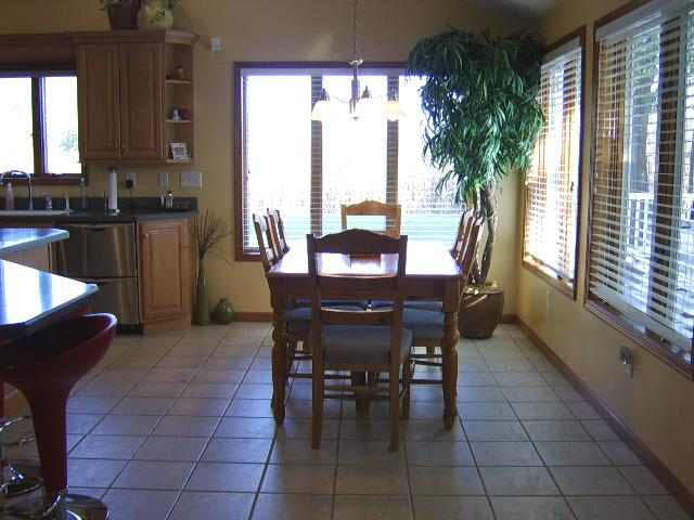300 Apple Tree Ln, Wakarusa, IN 46573 photo 4