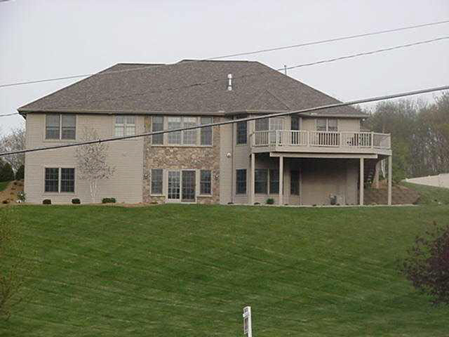 310 Normandy Way, Middlebury, IN 46540 photo 2