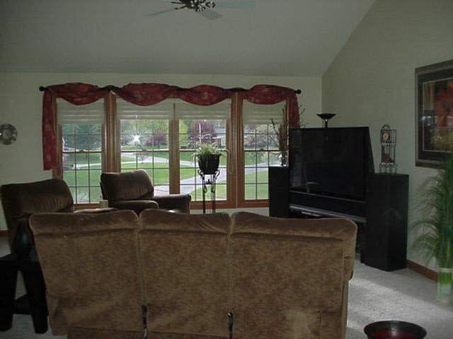 310 Normandy Way, Middlebury, IN 46540 photo 6