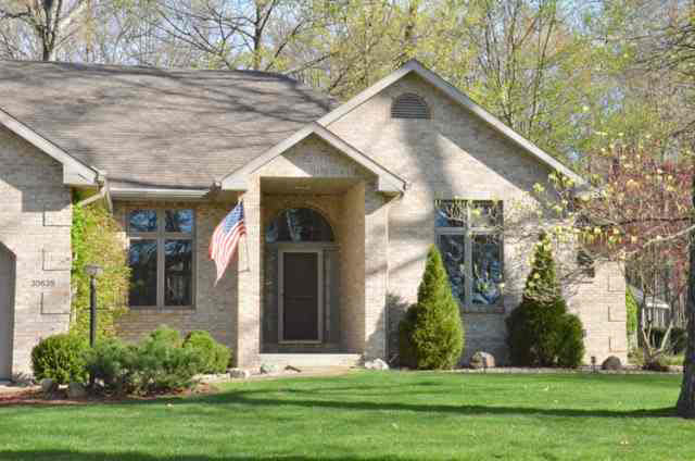 30639 Raintree Dr, Granger, IN 46530 photo 2