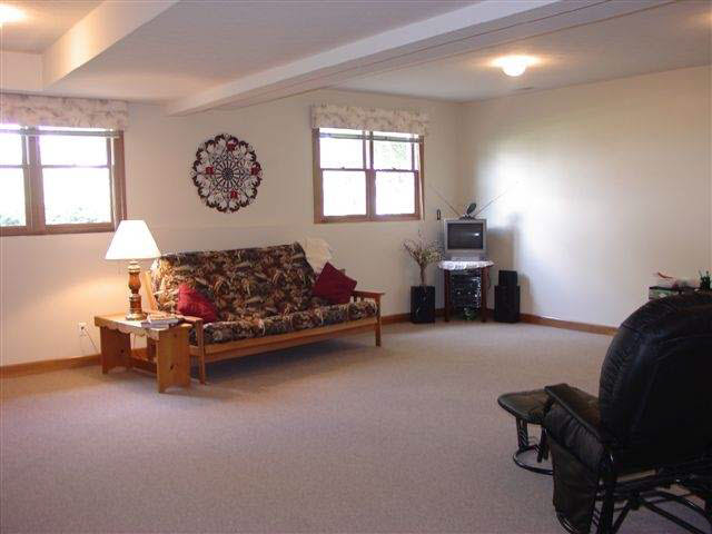 2338 S Paxton Dr, Warsaw, IN 46580 photo 3