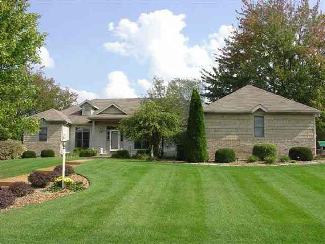 2338 S Paxton Dr, Warsaw, IN 46580 photo 1