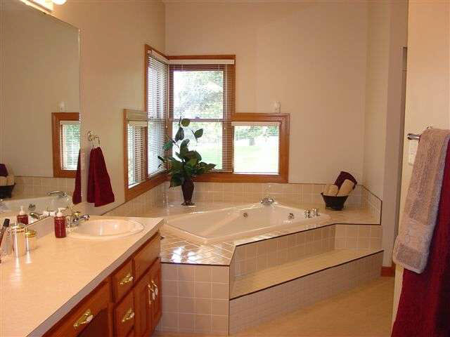 2338 S Paxton Dr, Warsaw, IN 46580 photo 6