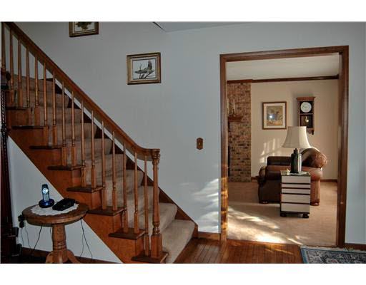 629 Bay View Dr, Mishawaka, IN 46545 photo 2