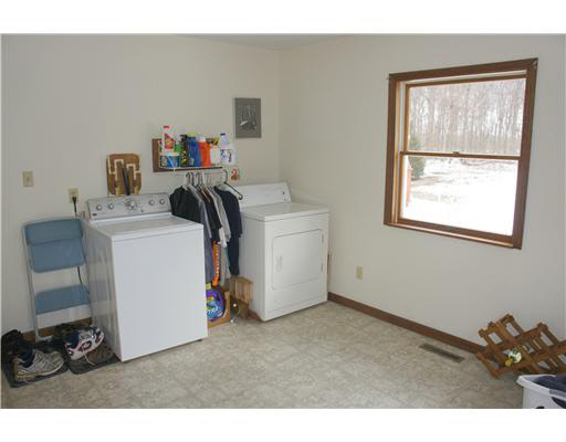 2944 Nutmeg Rd, Plymouth, IN 46563 photo 8