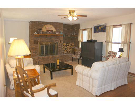 2944 Nutmeg Rd, Plymouth, IN 46563 photo 2