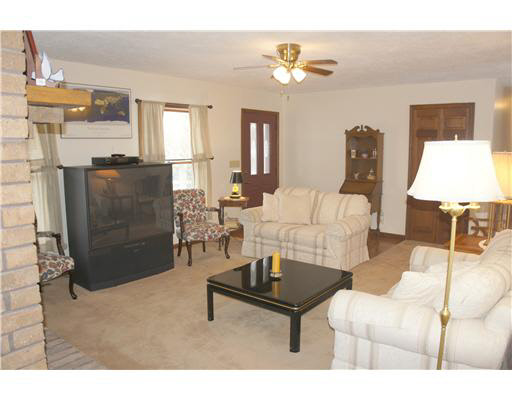 2944 Nutmeg Rd, Plymouth, IN 46563 photo 3