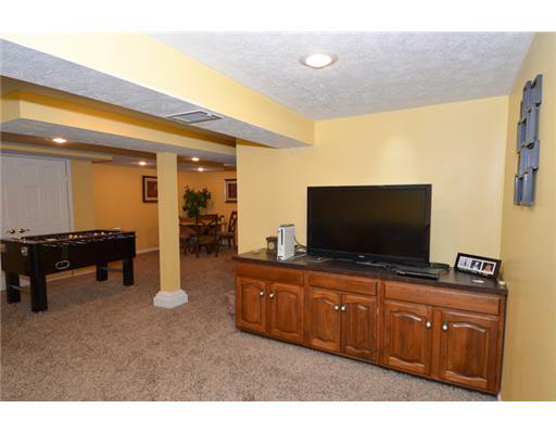 2725 Rockne Dr, South Bend, IN 46615 photo 16