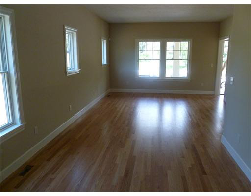 803 N Hill St, South Bend, IN 46617 photo 5