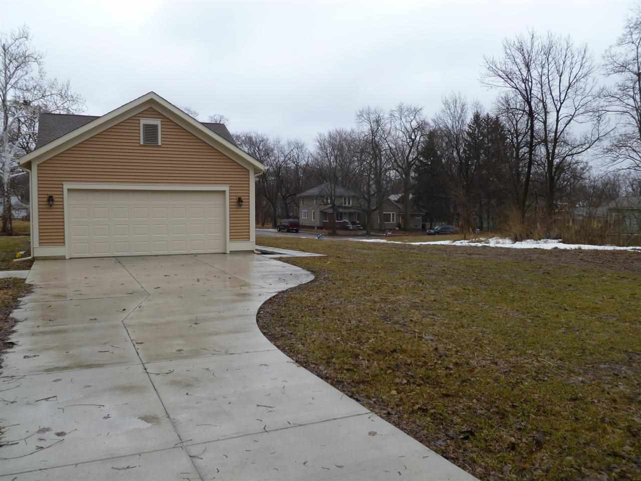 803 N Hill St, South Bend, IN 46617 photo 2