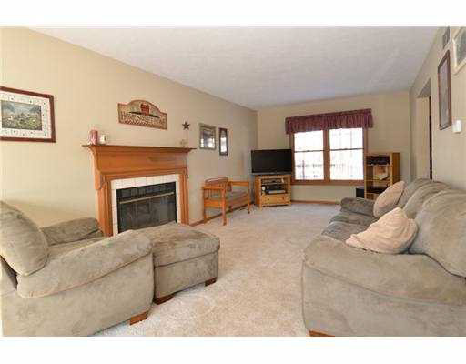 10355 Ashleys Meadow Dr, Granger, IN 46530 photo 2