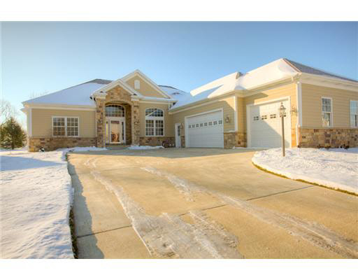 24554 Rolling Oak Dr, South Bend, IN 46628 photo 1
