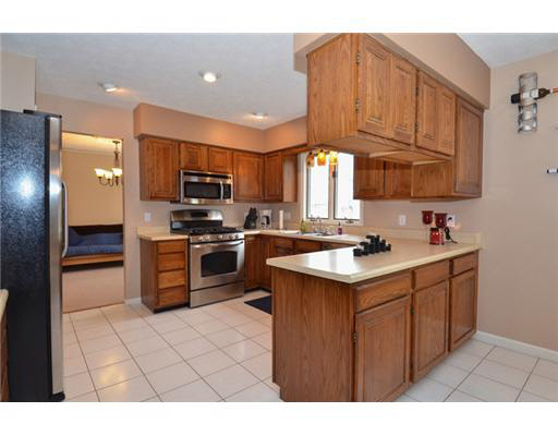 10221 Golden Wheat Dr, Granger, IN 46530 photo 2
