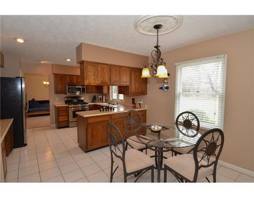 10221 Golden Wheat Dr, Granger, IN 46530 photo 3