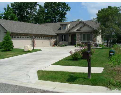 1422 Vistula Landing Dr, Osceola, IN 46561 photo 1