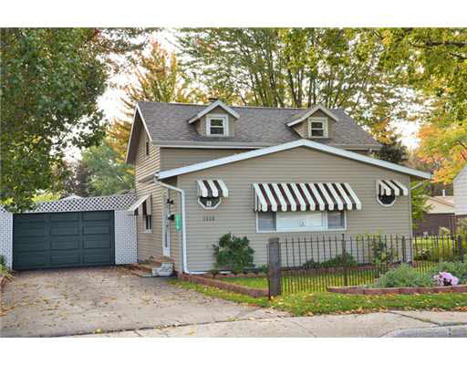1218 Union St, Mishawaka, IN 46544 photo 1