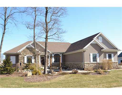 14313 Taddington Dr, Granger, IN 46530 photo 1