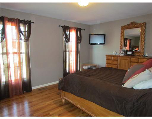 2002 Miniature Rose Ln, Mishawaka, IN 46544 photo 9