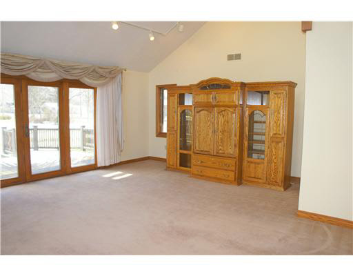 2821 Edison Rd E, South Bend, IN 46635 photo 2