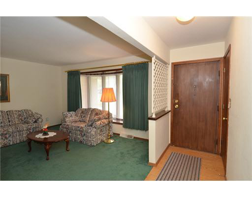 1233 Cambridge Dr, South Bend, IN 46614 photo 2