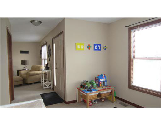 54944 Sunray Dr W, Osceola, IN 46561 photo 9