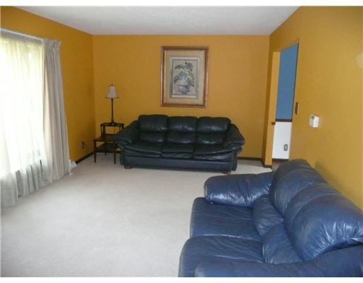 21490 Ravenna Dr, South Bend, IN 46628 photo 2