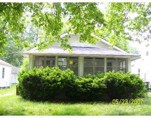 1239 Eclipse Pl, South Bend, IN 46628 photo 1