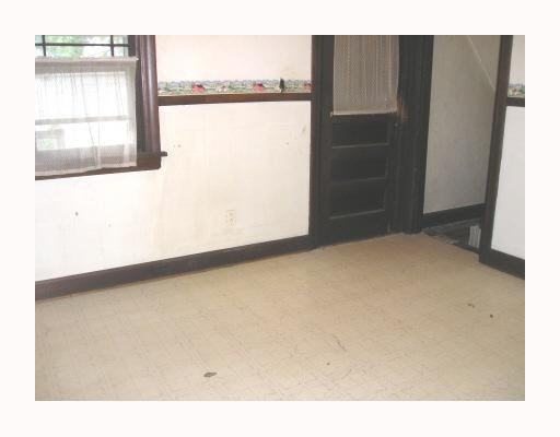 1832 Calvert, South Bend, IN 46613 photo 3