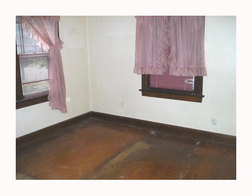 1832 Calvert, South Bend, IN 46613 photo 4