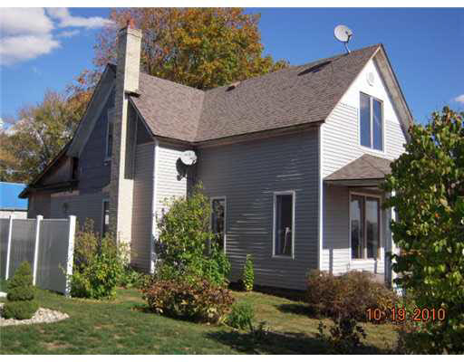233 Maple St E, Bremen, IN 46506 photo 2