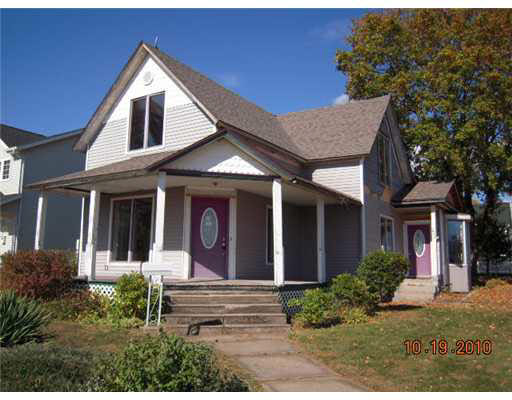 233 Maple St E, Bremen, IN 46506 photo 1