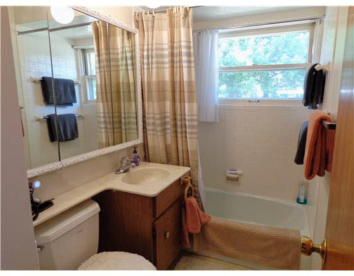 739 Garden Ln, South Bend, IN 46619 photo 9