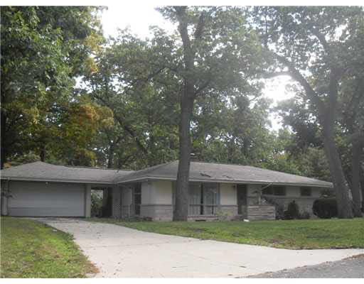 53036 Oakmont Dr W, South Bend, IN 46637 photo 1